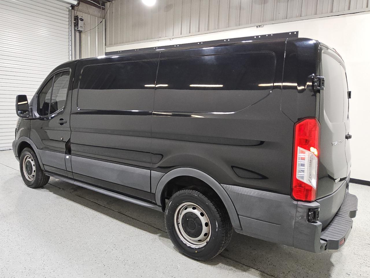 Ford Transit T-250 Image 4