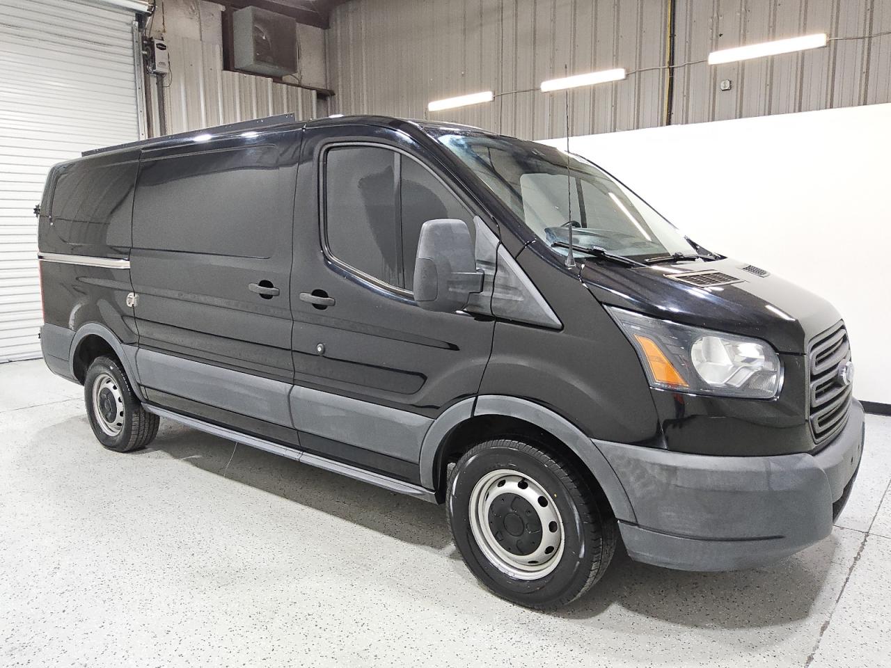 Ford Transit T-250 Image 3