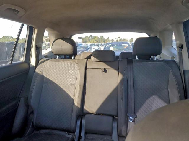 Volkswagen Tiguan S Image 12