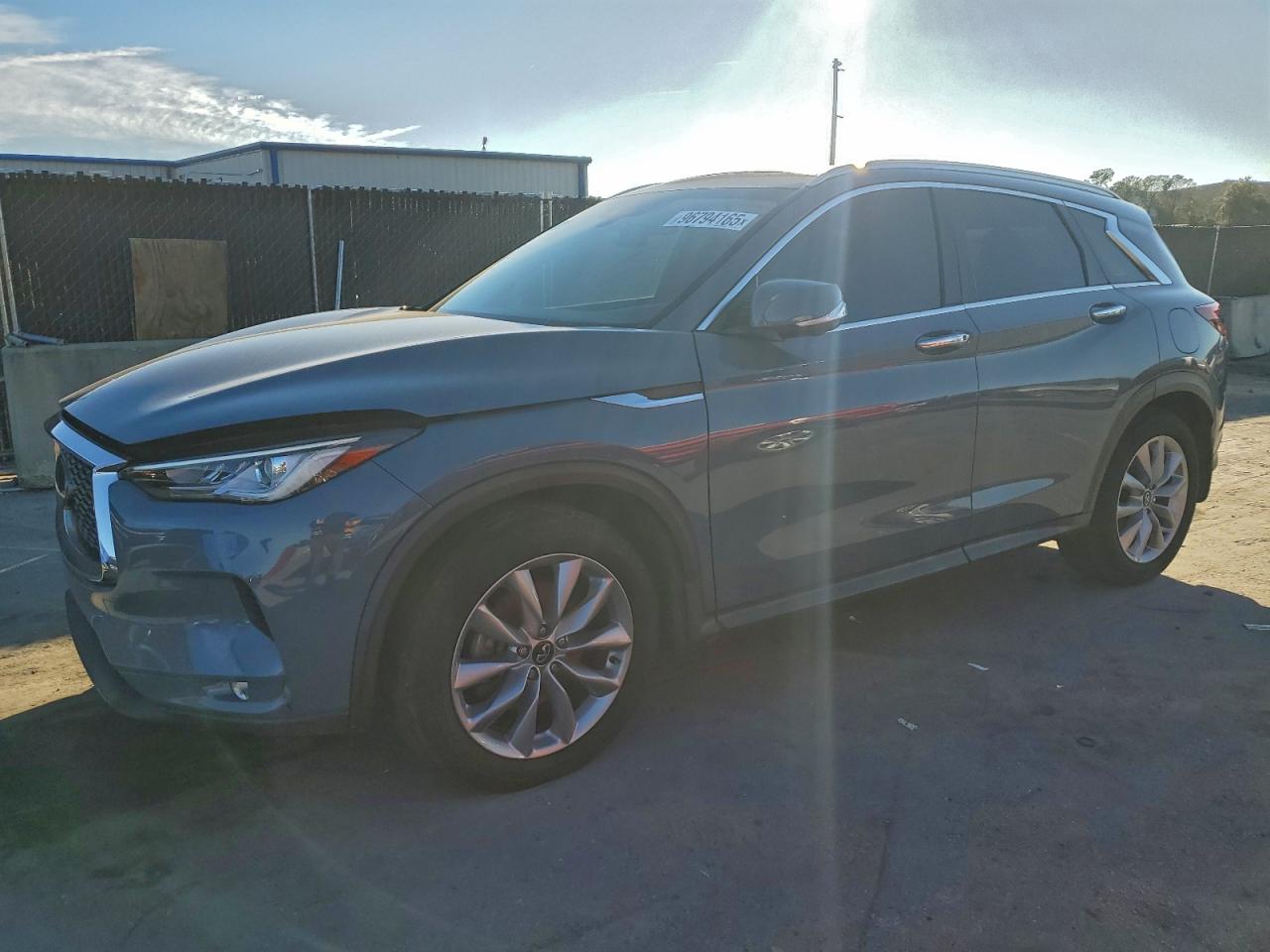 INFINITI Qx Essential Image 1