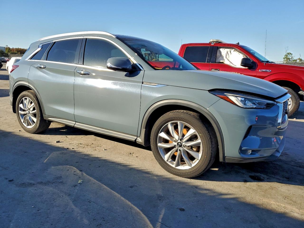 INFINITI Qx Essential Image 6