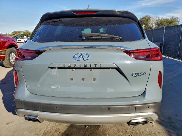 INFINITI Qx Essential Image 5