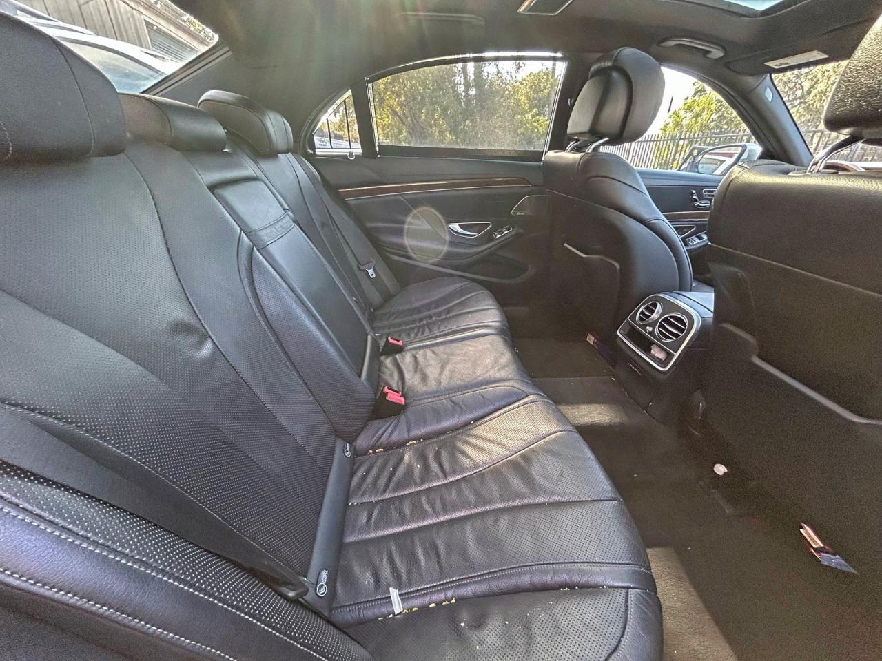 Mercedes-Benz S-Class 550 4matic Image 12