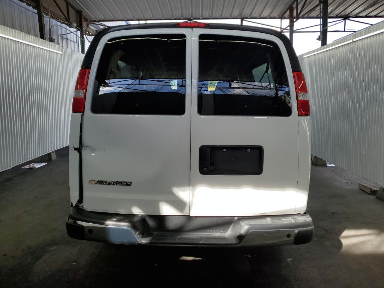 Chevrolet Express Lt Image 7