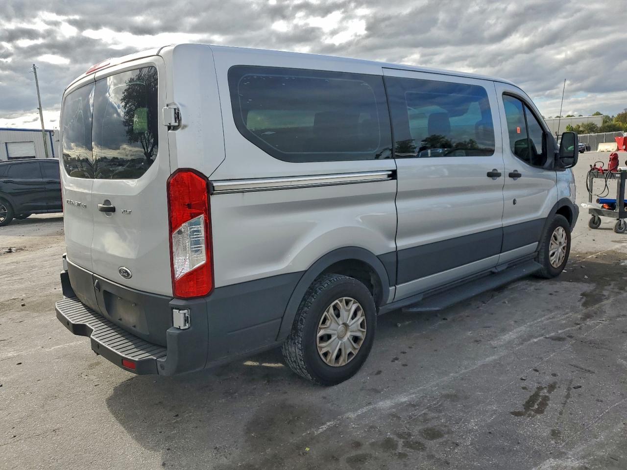 Ford Transit T-150 Image 2
