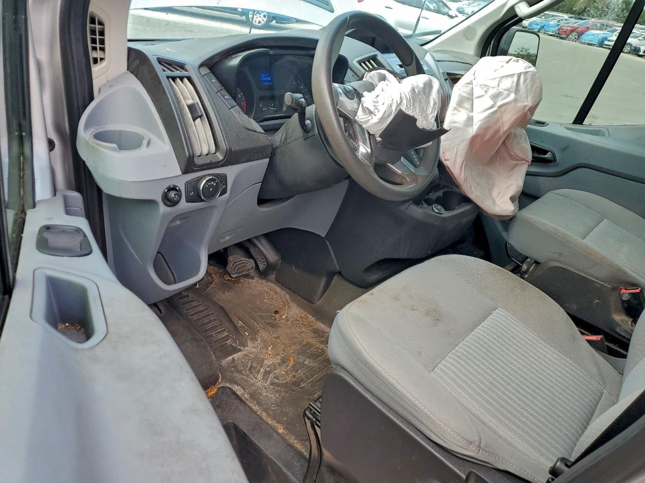 Ford Transit T-150 Image 4