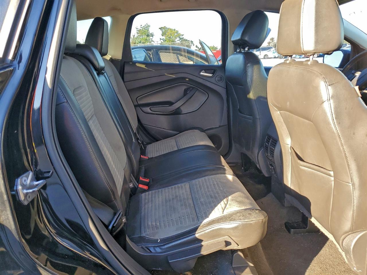 Ford Escape Titanium Image 5