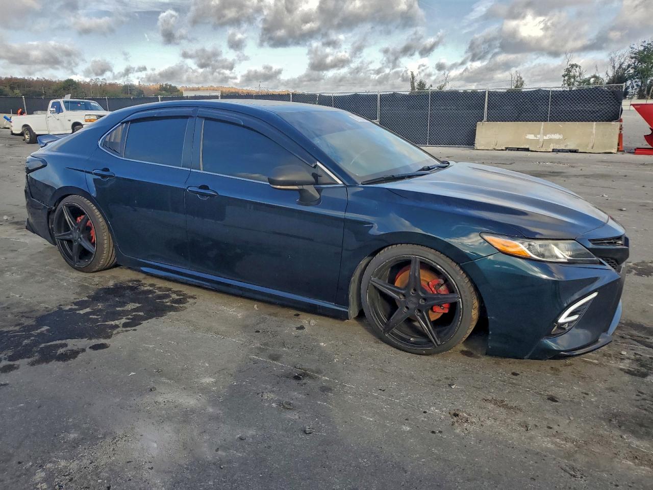 Toyota Camry L Image 7