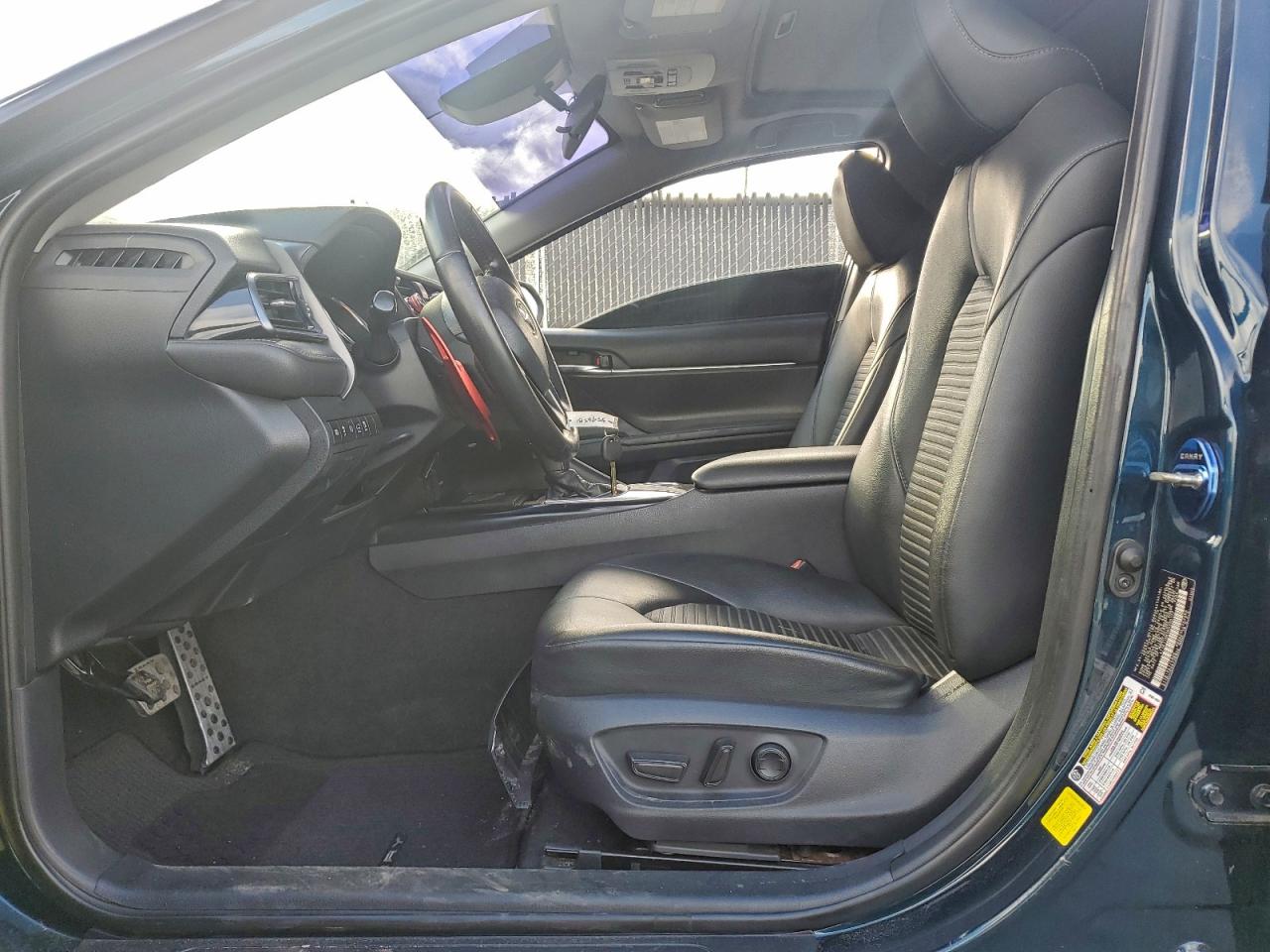 Toyota Camry L Image 2