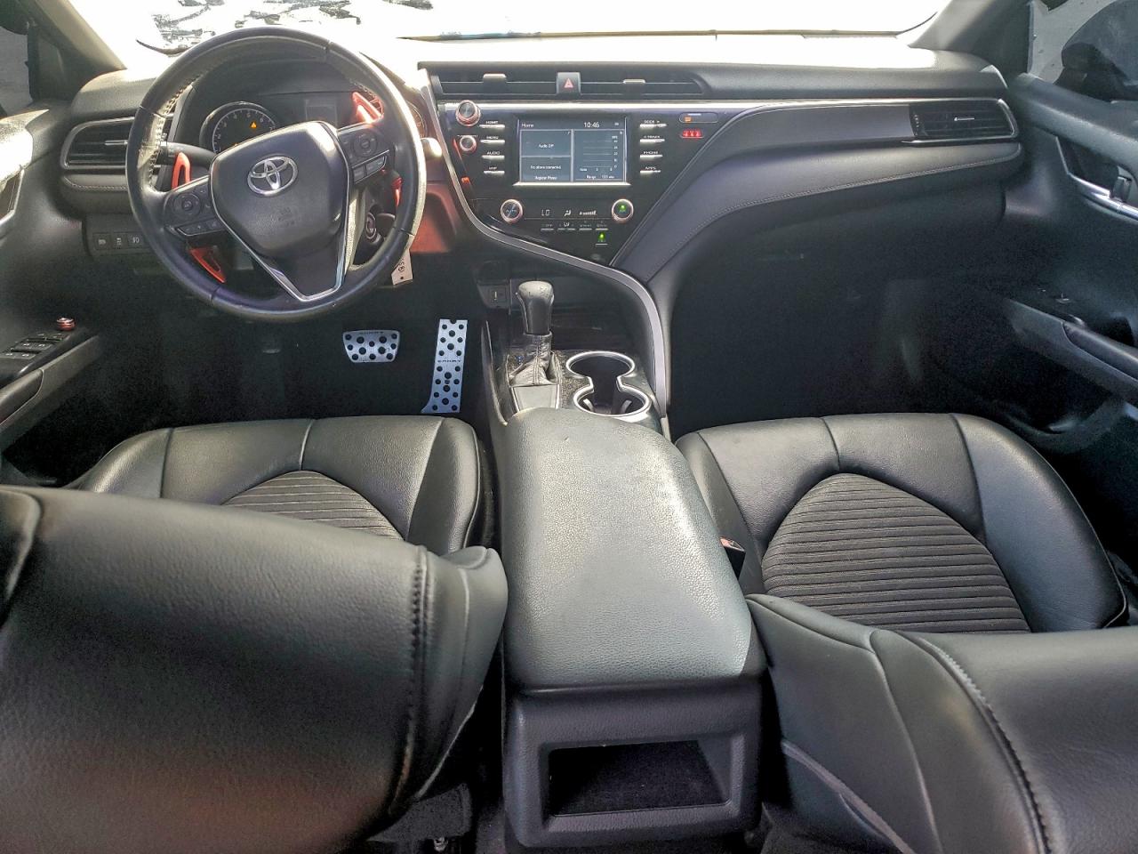 Toyota Camry L Image 10