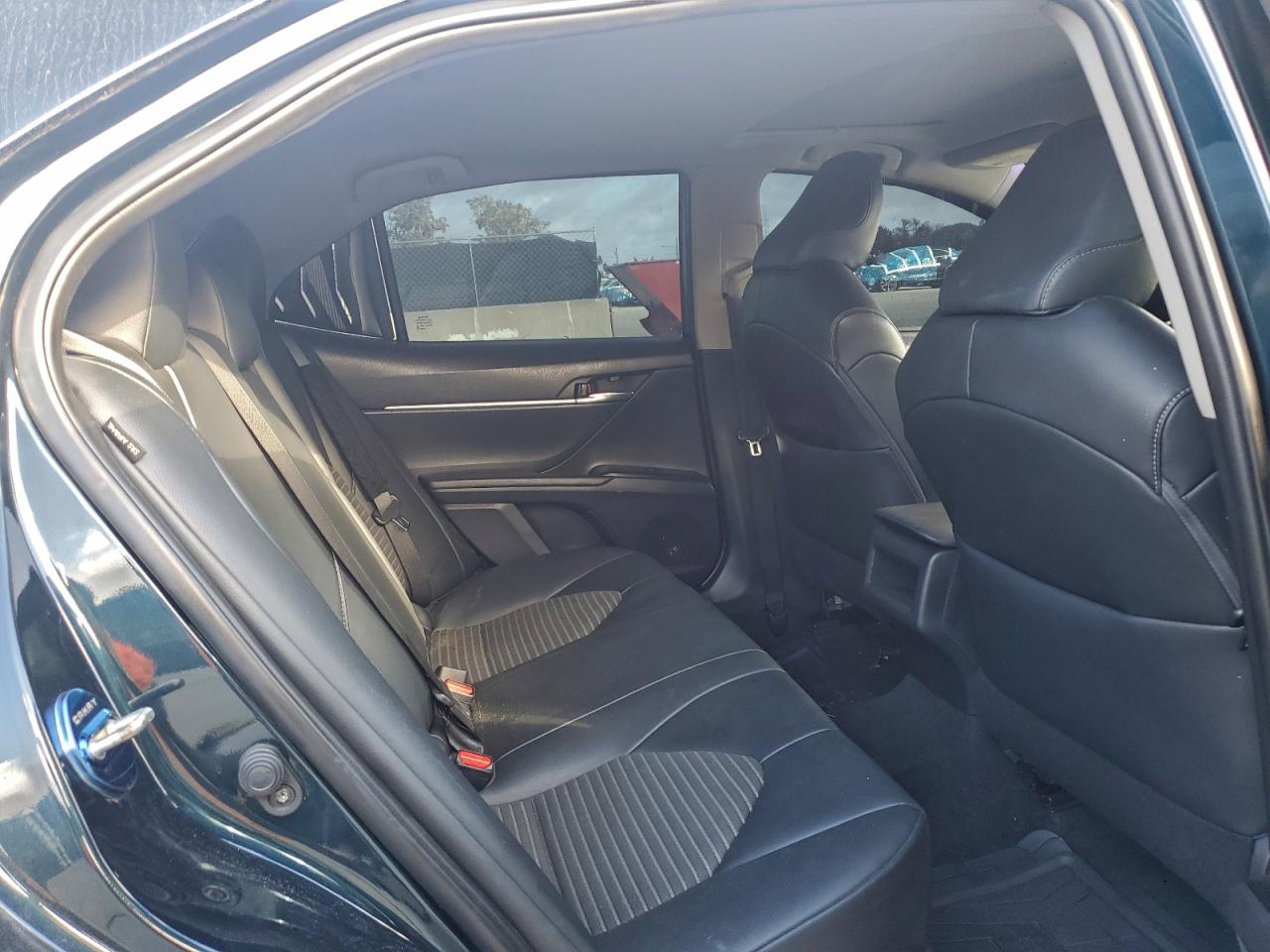 Toyota Camry L Image 6