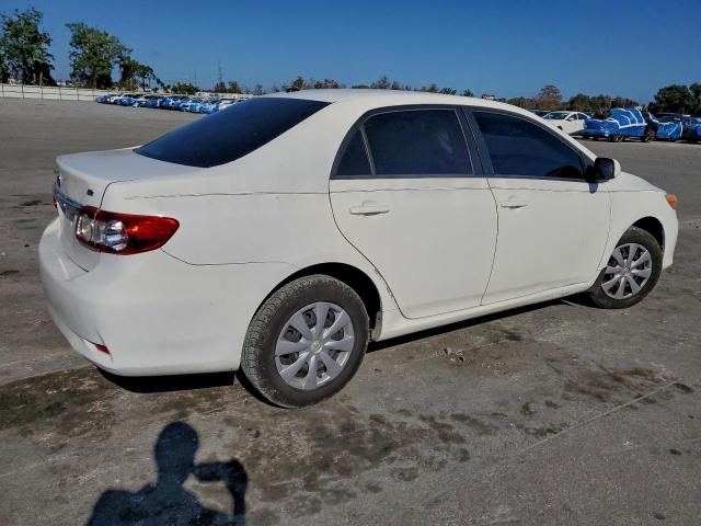Toyota Corolla Base Image 11