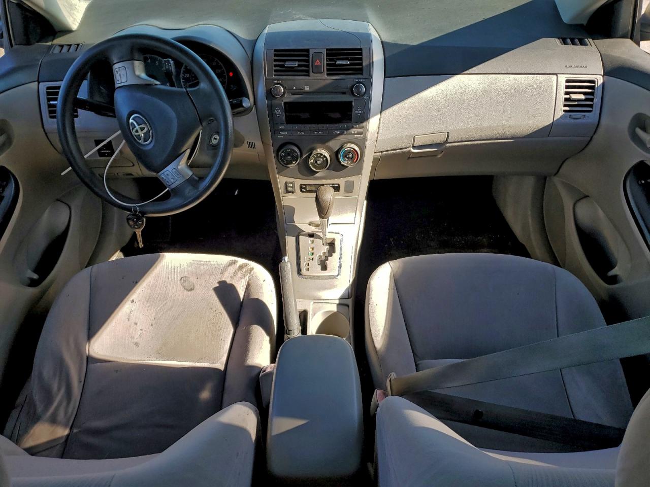 Toyota Corolla Base Image 10