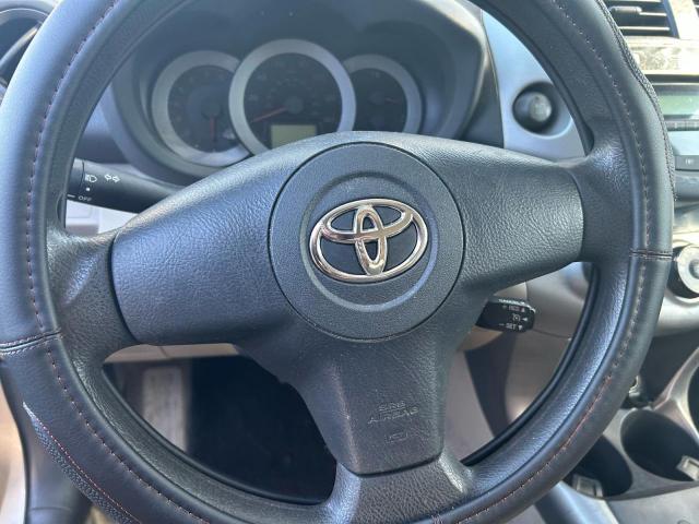 Toyota RAV4 Image 11