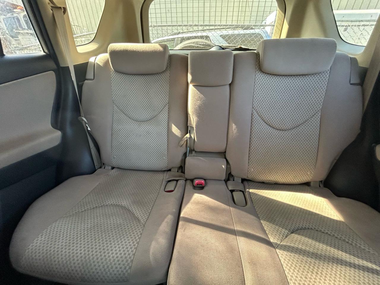 Toyota RAV4 Image 14