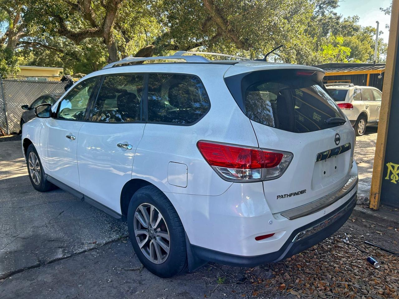 Nissan Pathfinder S Image 7