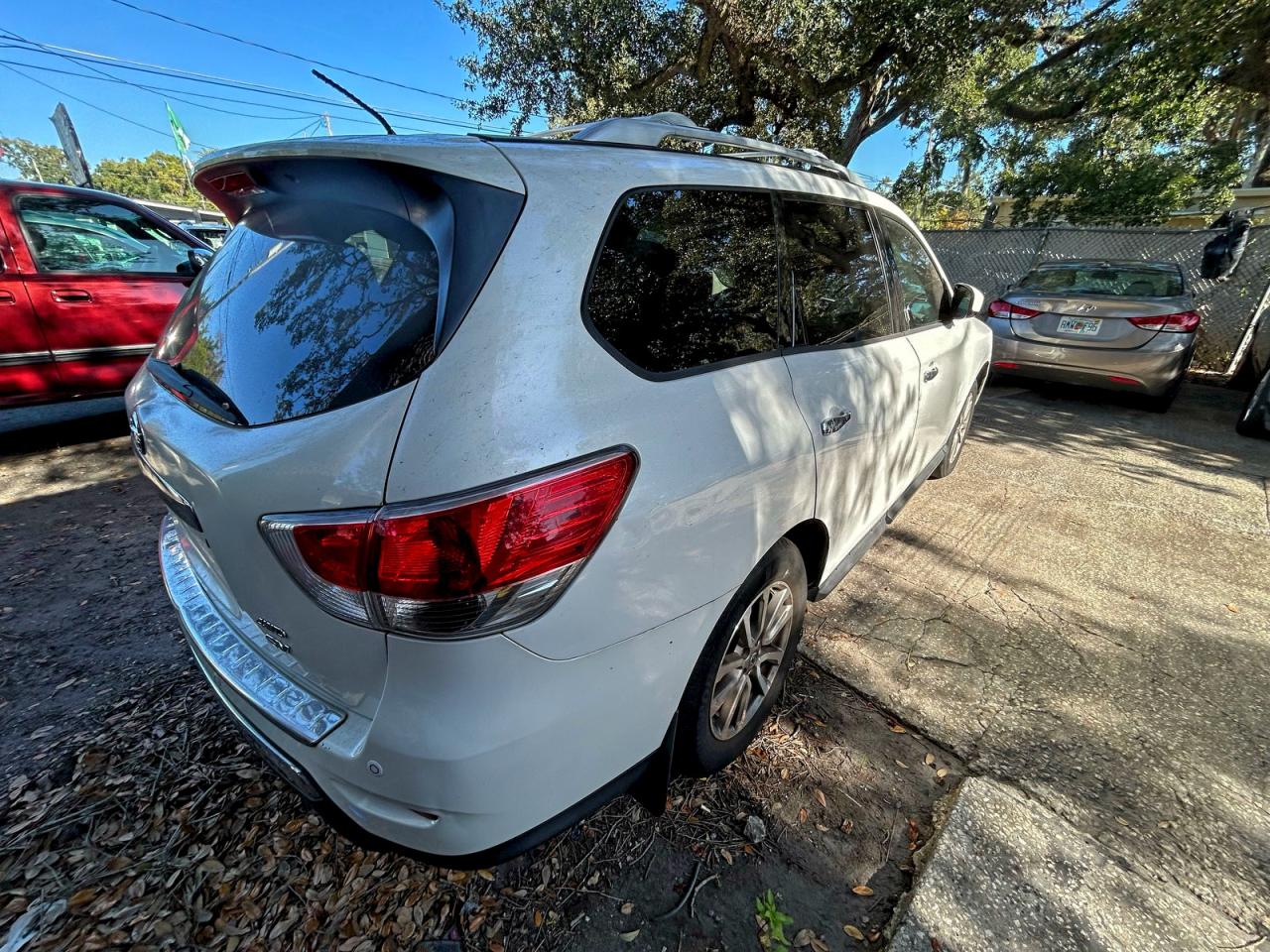 Nissan Pathfinder S Image 3