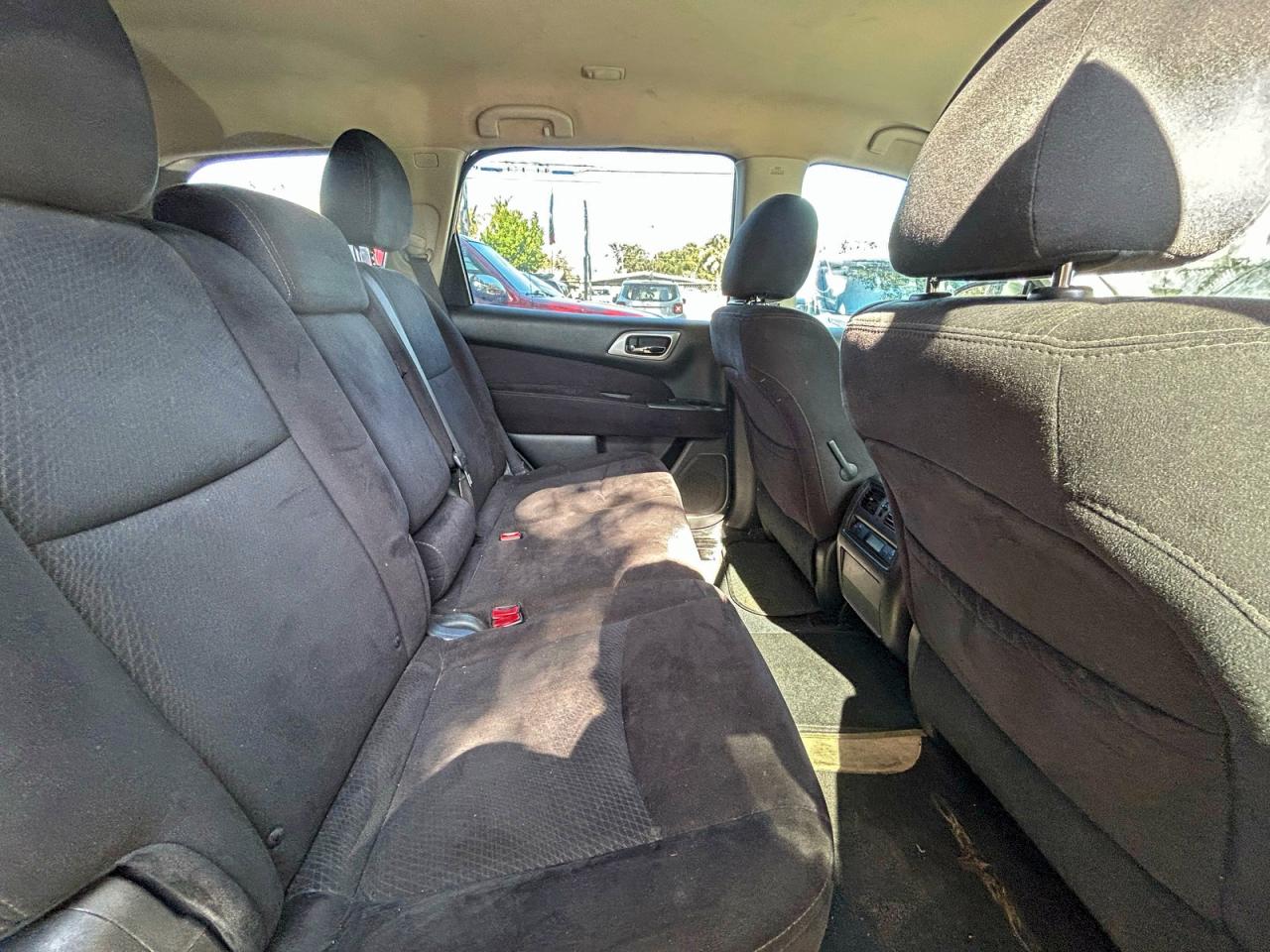 Nissan Pathfinder S Image 9