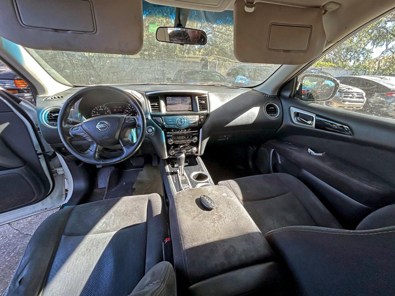 Nissan Pathfinder S Image 14