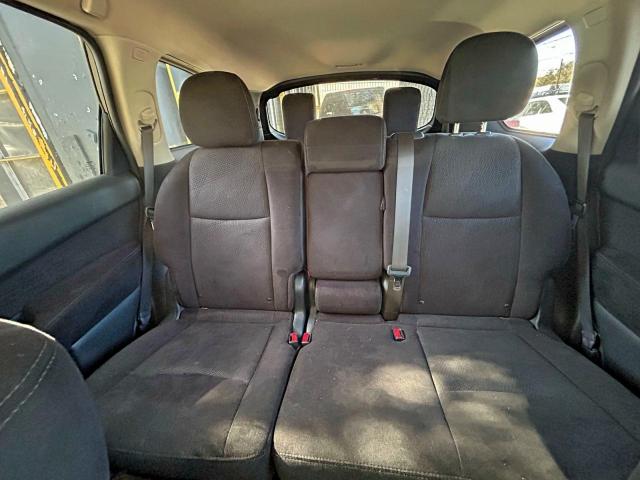 Nissan Pathfinder S Image 5