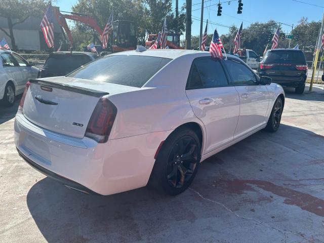 Chrysler 300 Touring Image 8