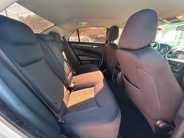 Chrysler 300 Touring Image 3