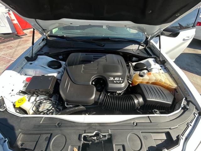 Chrysler 300 Touring Image 6