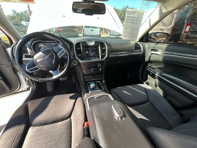 Chrysler 300 Touring Image 9