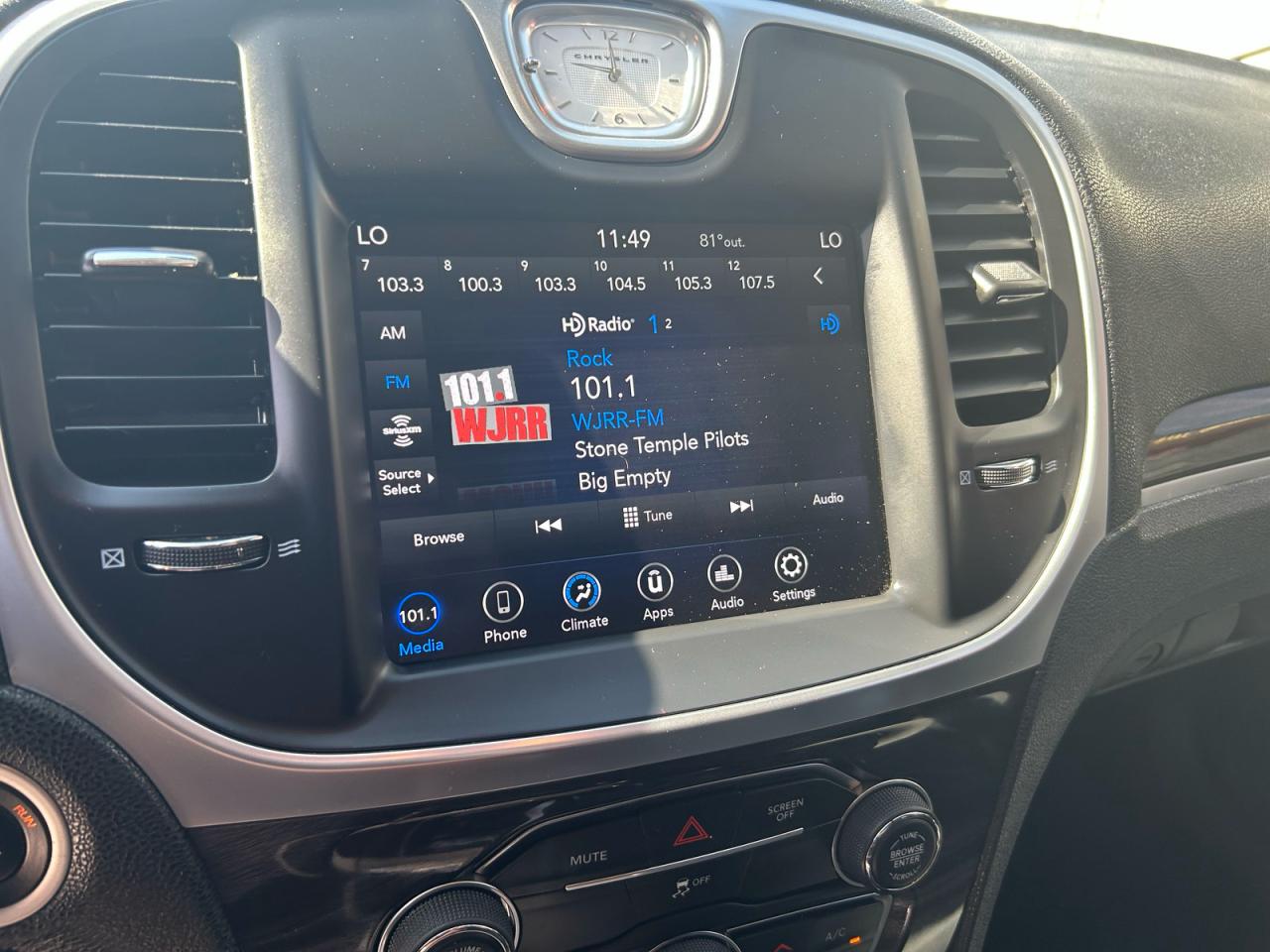 Chrysler 300 Touring Image 10