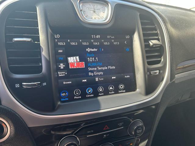 Chrysler 300 Touring Image 10