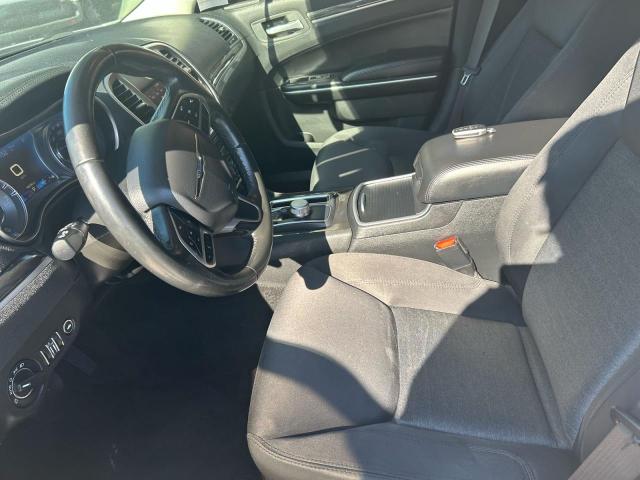 Chrysler 300 Touring Image 12