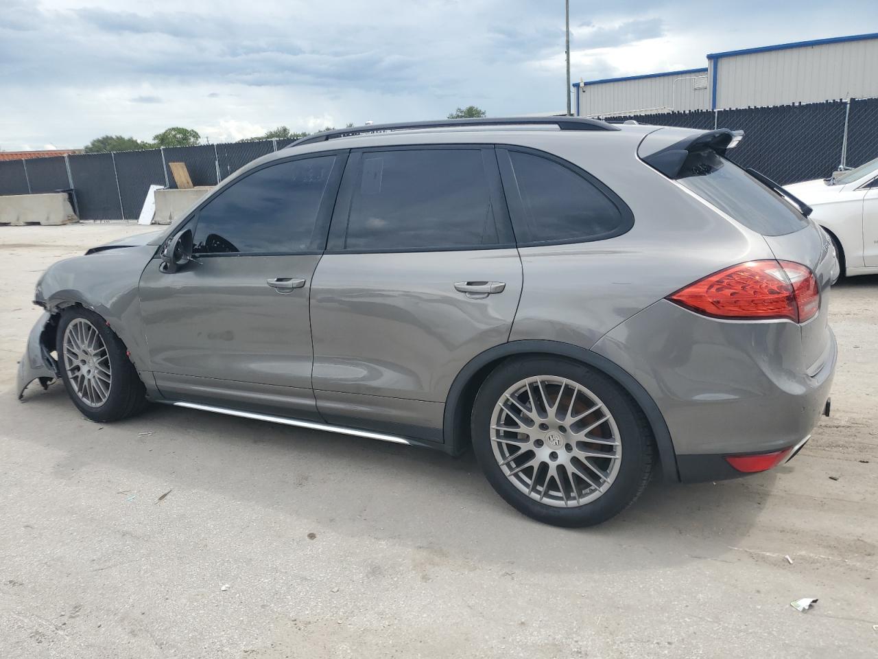 Porsche Cayenne S Image 8