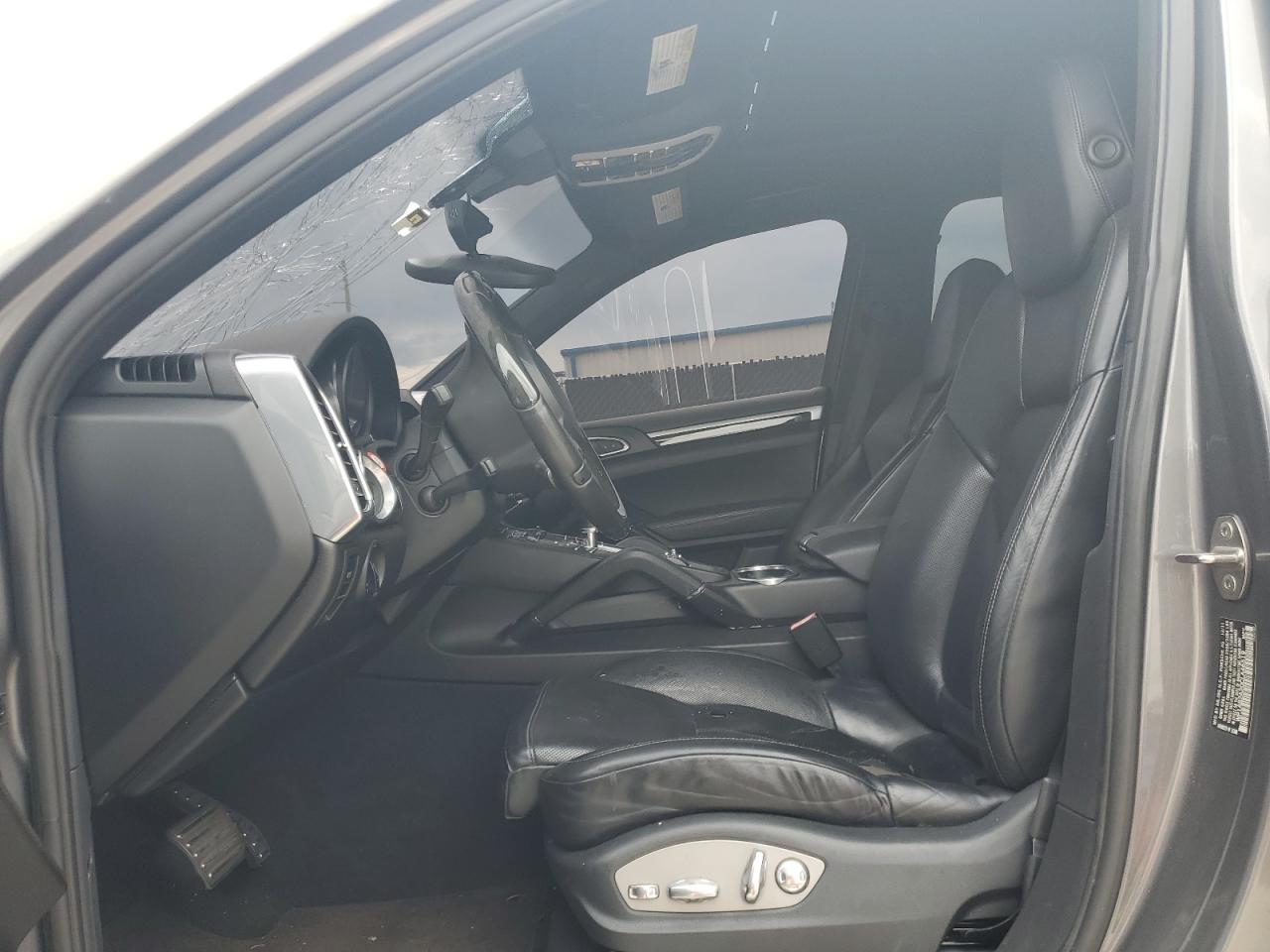 Porsche Cayenne S Image 11