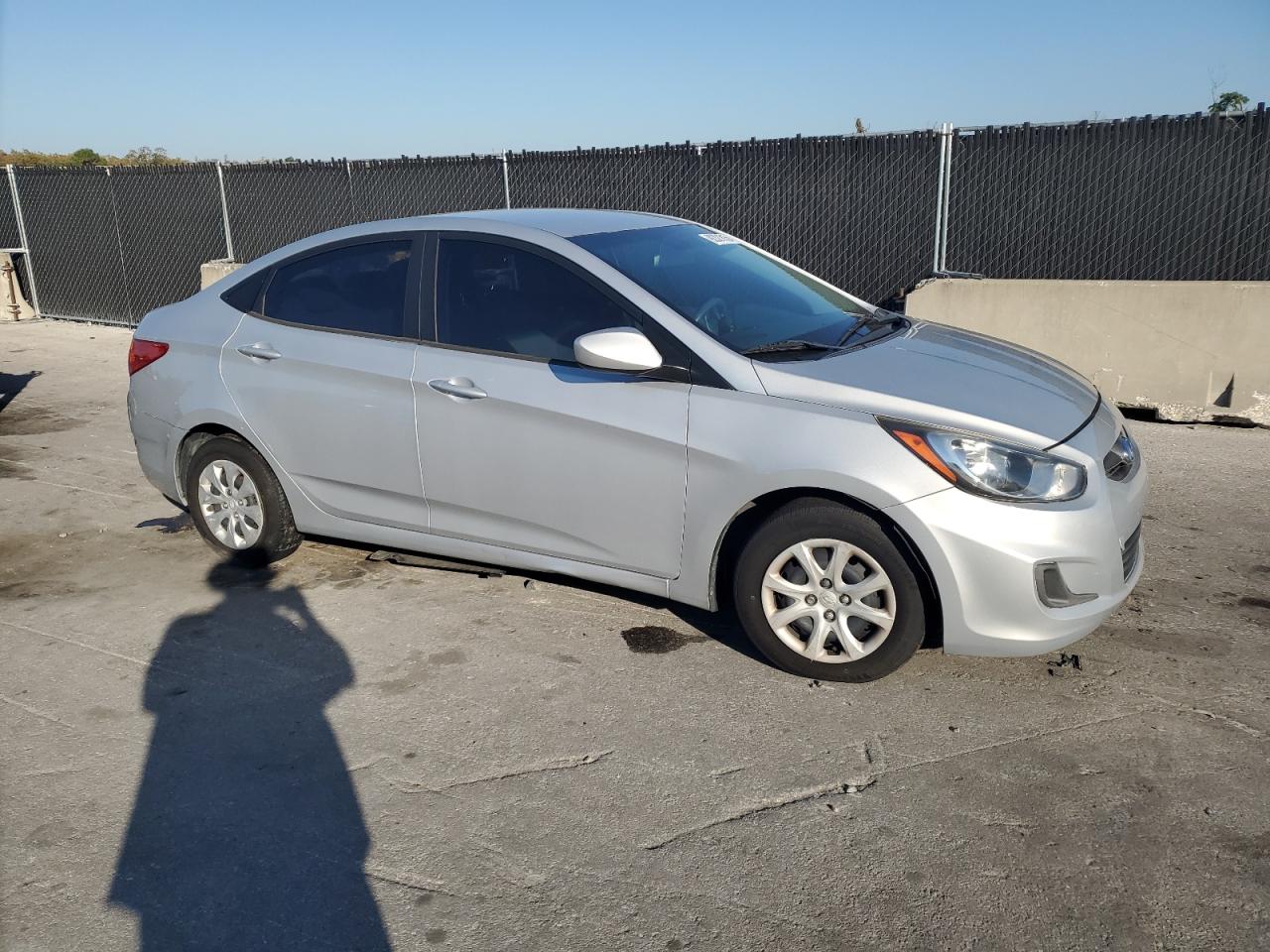 Hyundai ACCENT Gls Image 3