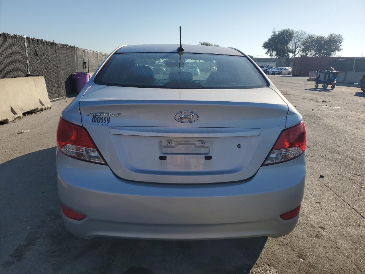 Hyundai ACCENT Gls Image 12