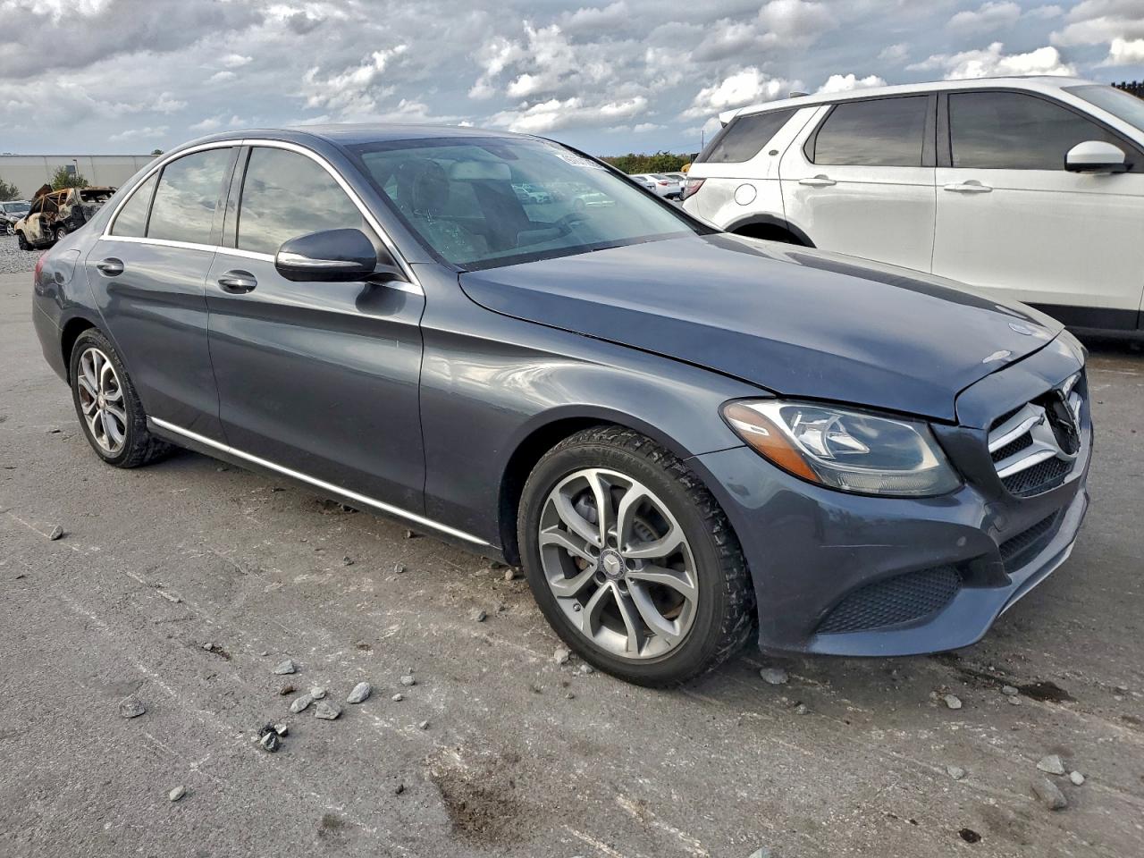 Mercedes-Benz C-Class 300 Image 11