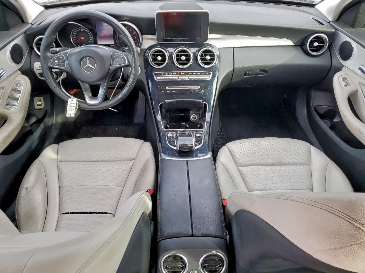 Mercedes-Benz C-Class 300 Image 4