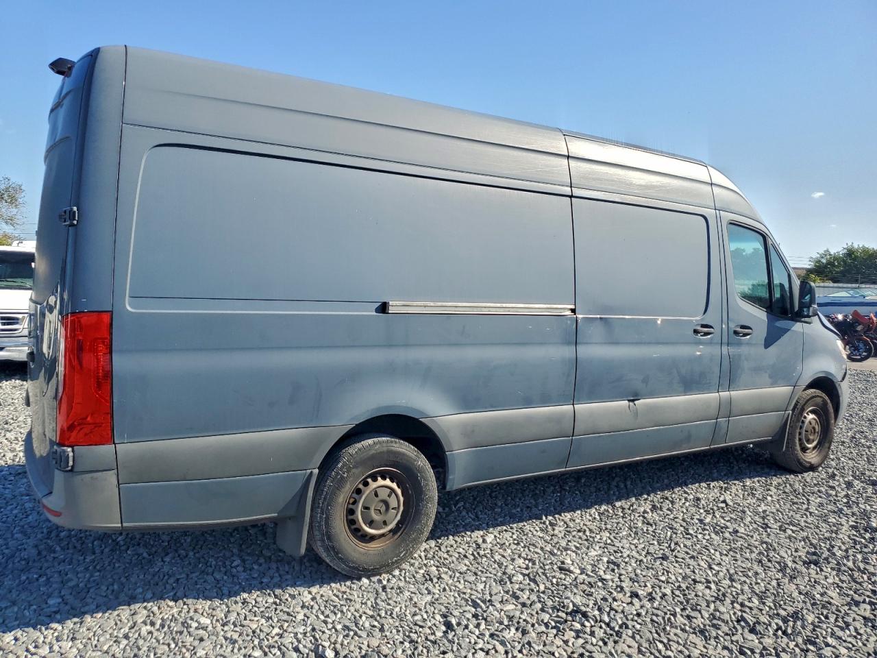 Mercedes-Benz Sprinter 2500/3500 Image 13