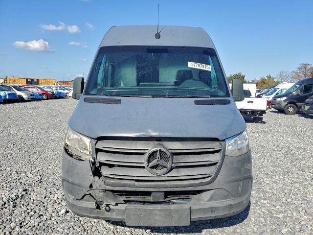 Mercedes-Benz Sprinter 2500/3500 Image 5