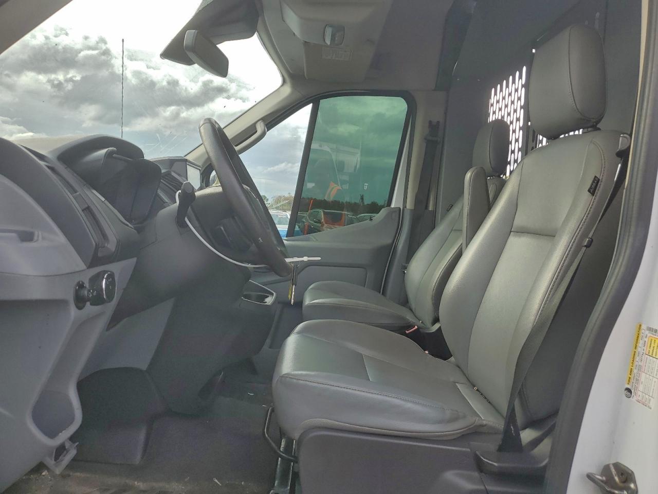 Ford Transit T-250 Image 3