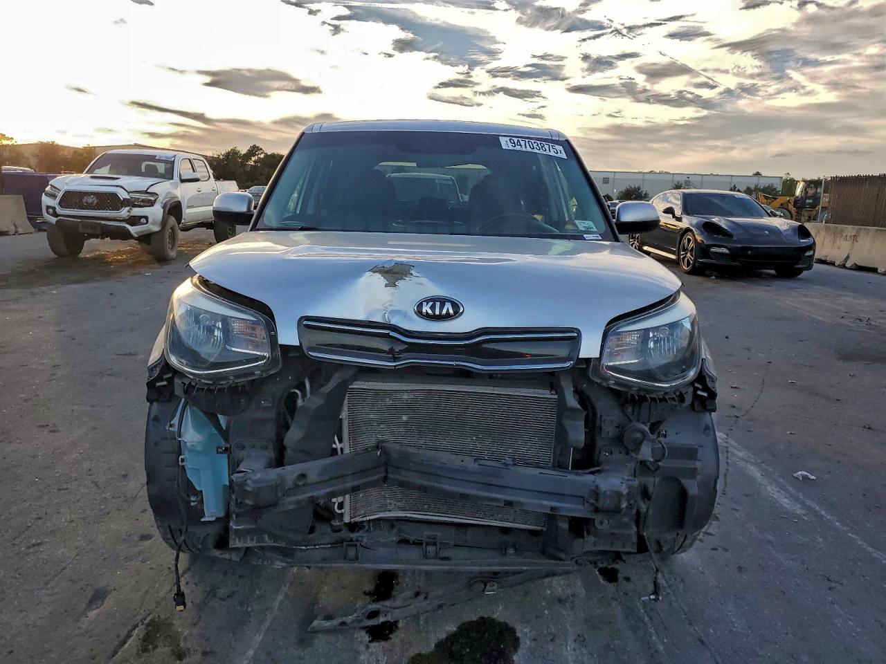 Kia Soul + Image 11