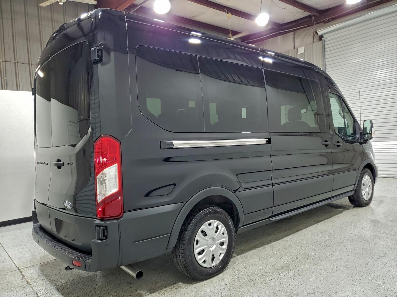 Ford Transit T-350 Image 14