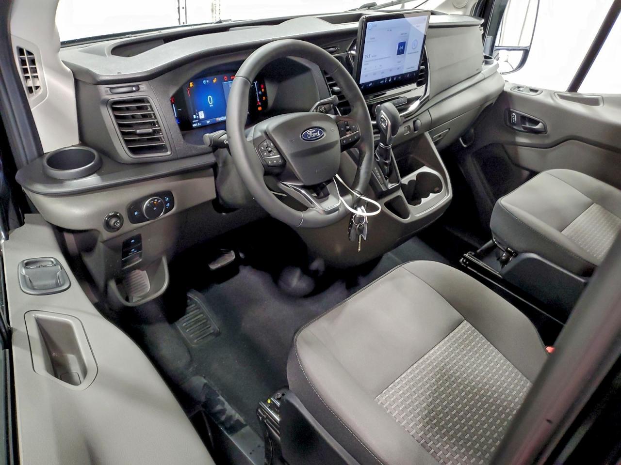 Ford Transit T-350 Image 10