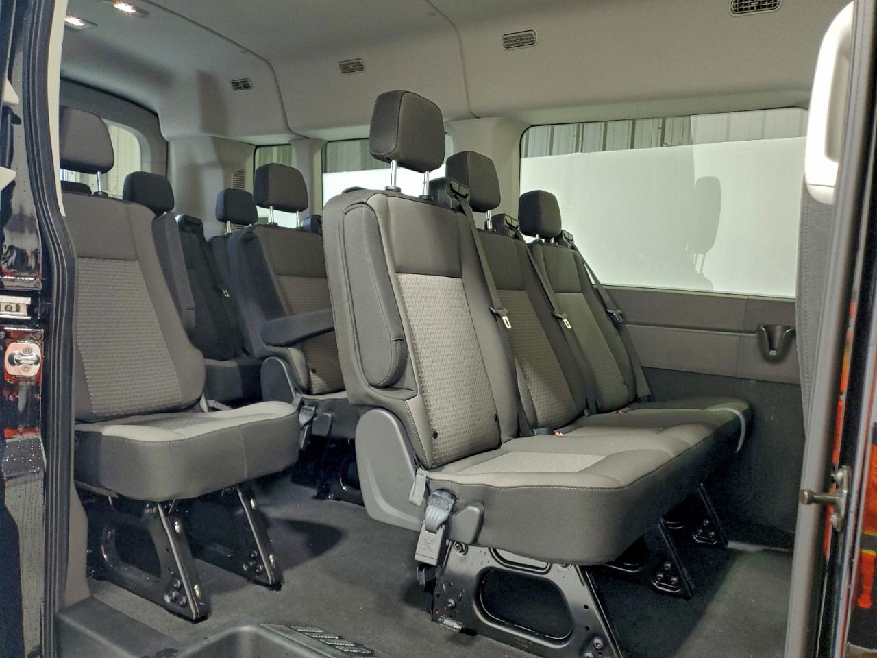 Ford Transit T-350 Image 12