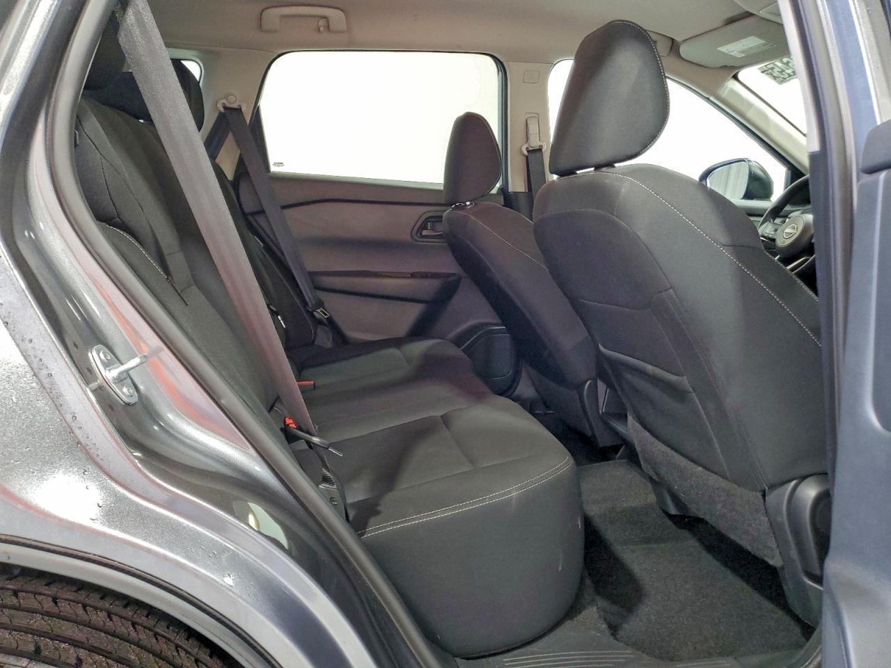 Nissan Rogue S Image 4
