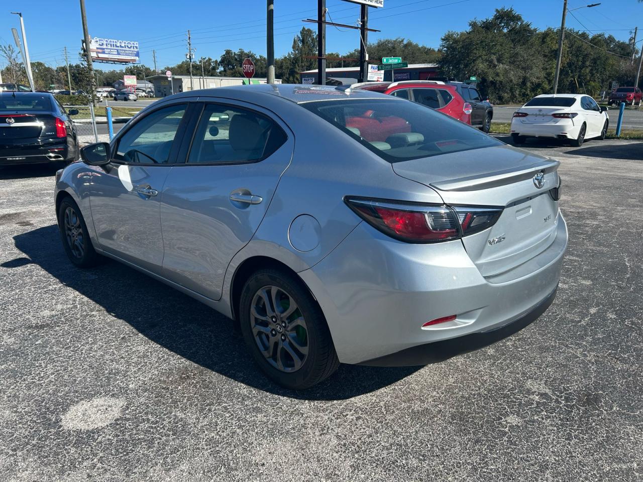 Toyota Yaris L Image 6