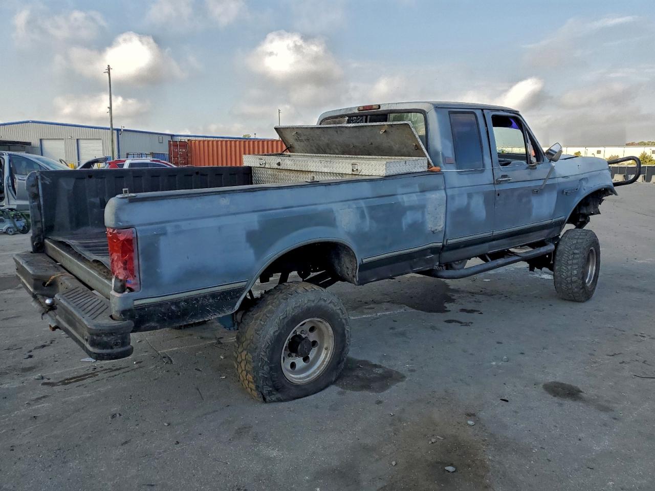 Ford F-250 Image 2