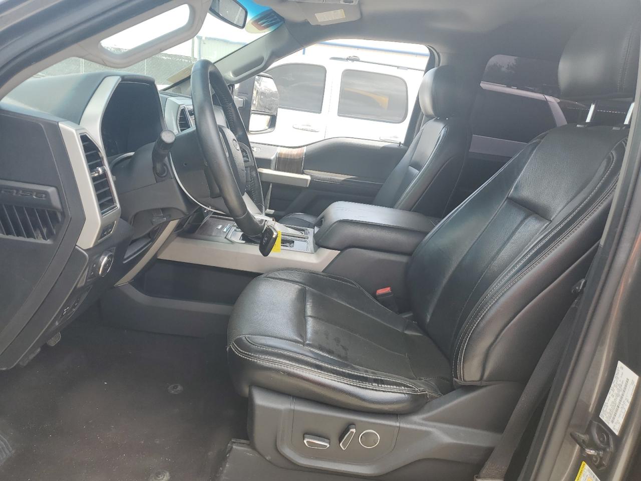 Ford F-150 Supercrew Image 8