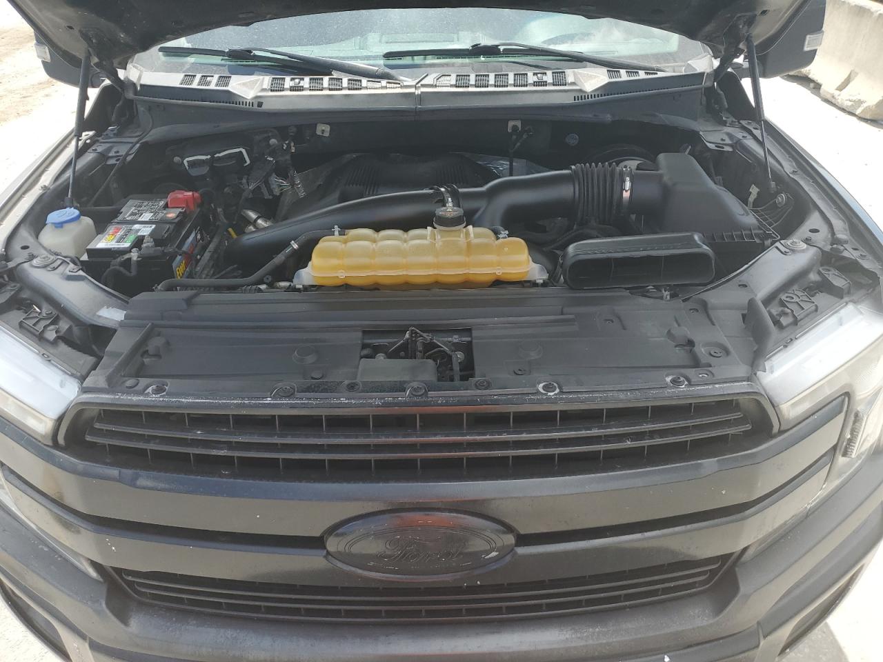 Ford F-150 Supercrew Image 4