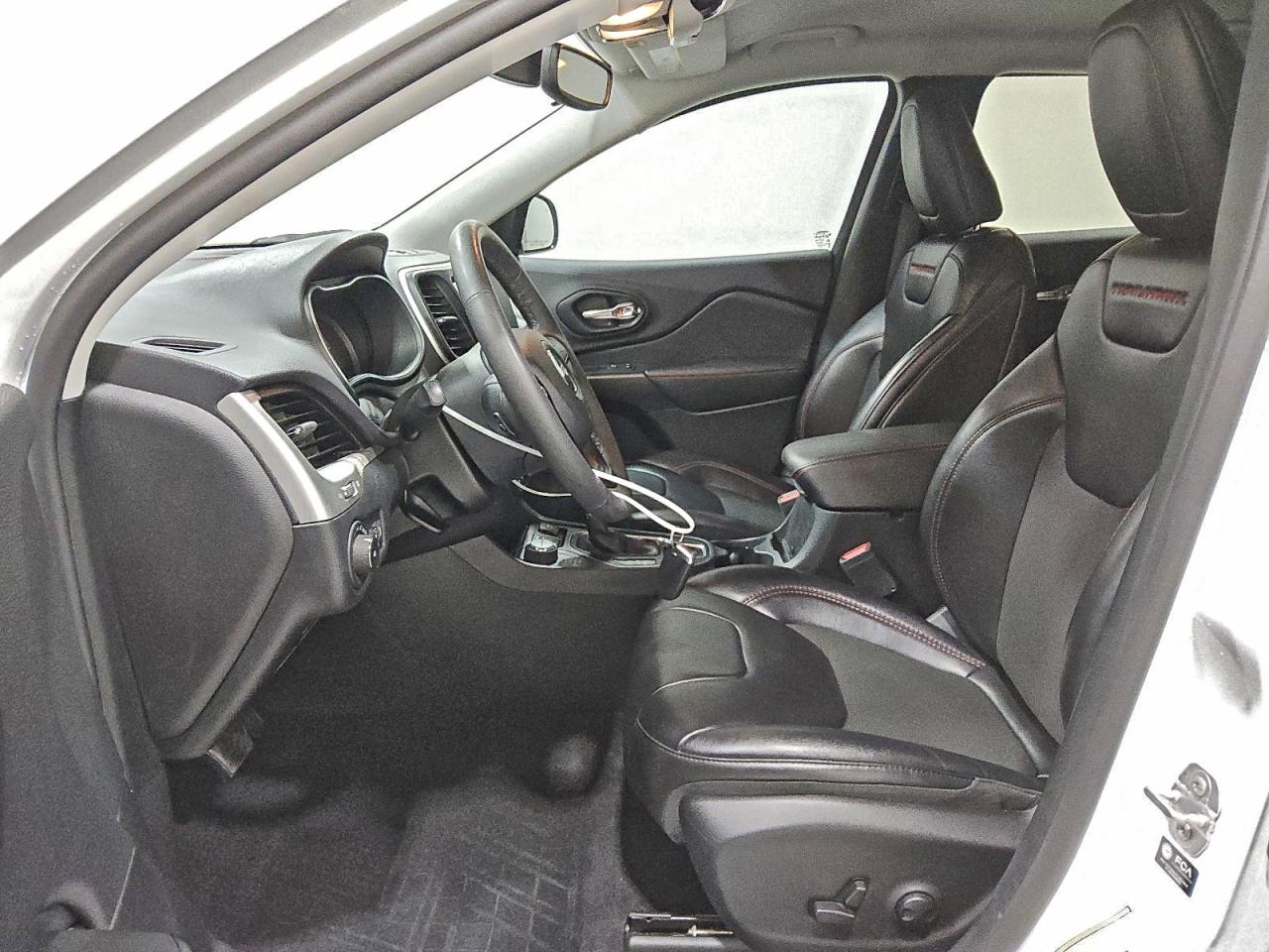 Jeep Cherokee Trailhawk Image 12